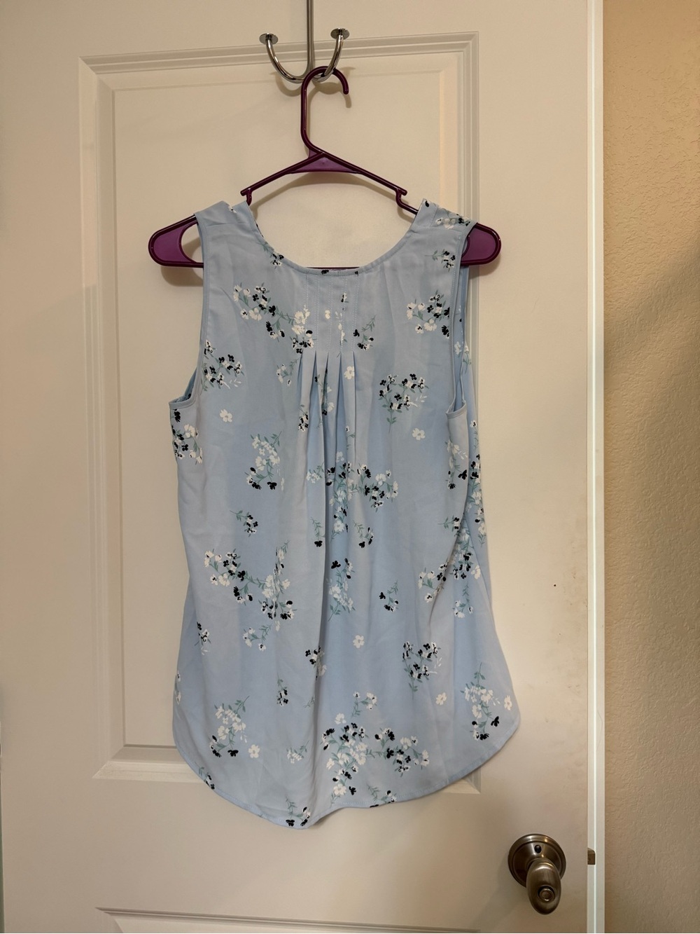 41 Hawthorn Light Blue Floral Sleeveless V-Neck Camisole - Picture 4 of 5